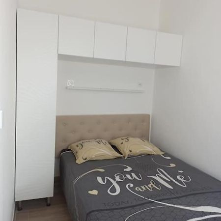 Maison, Rue Calme Dans Village Saint-Mitre-les-Remparts Eksteriør bilde