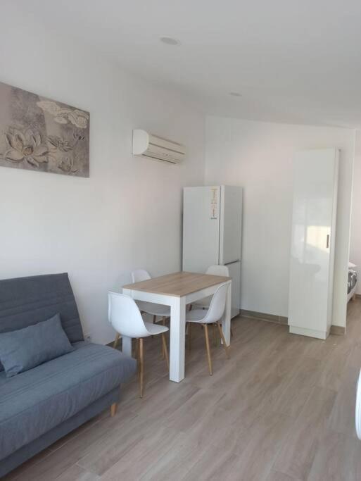 Maison, Rue Calme Dans Village Saint-Mitre-les-Remparts Eksteriør bilde