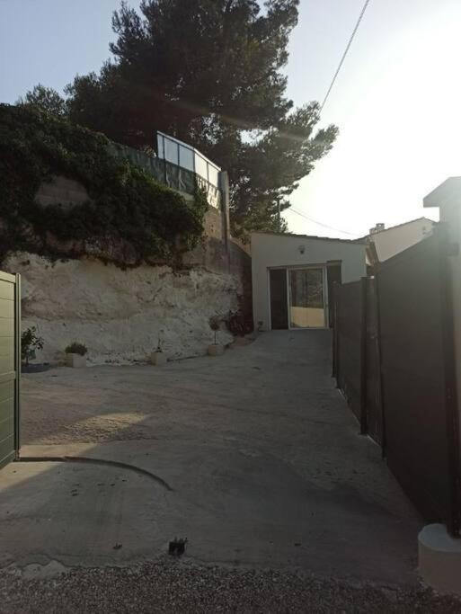 Maison, Rue Calme Dans Village Saint-Mitre-les-Remparts Eksteriør bilde